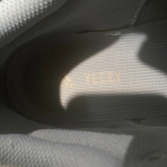 Yeezy boost 700 - Picture 2 of 5